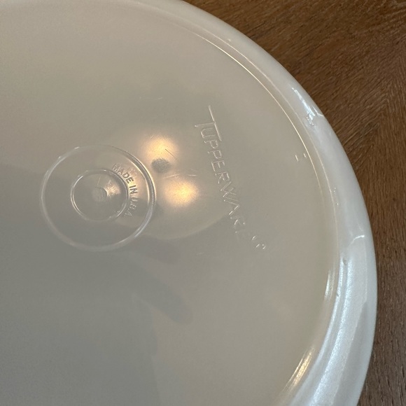 Excellent condition vintage Tupperware white with lid - Picture 3 of 5